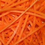 Karottenstreifen mit FEUMA Gemüseschneider GVM 210 zerkleinert