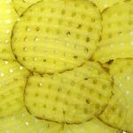 Kartoffel-Waffelschnitt mit Obst- und Gemüseschneider GVM 210 von Feuma geschnitten
