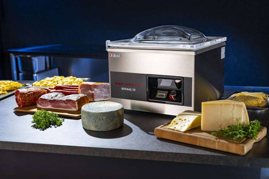 Kammervakuumierer für die Gastronomie: vakuumierte Lebensmittel wie Fleisch, Fisch, Gemüse und Sauce